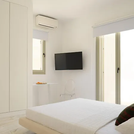 Two Vaults, Old Town