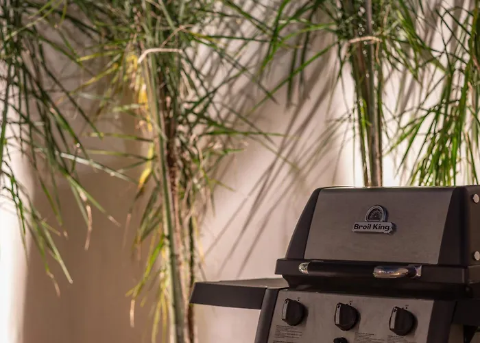 Two Vaults, Old Town