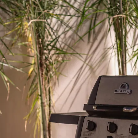 Two Vaults, Old Town