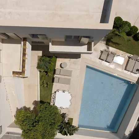 Two Vaults, Old Town Villa *