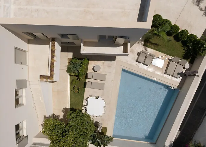 Two Vaults, Old Town Villa *